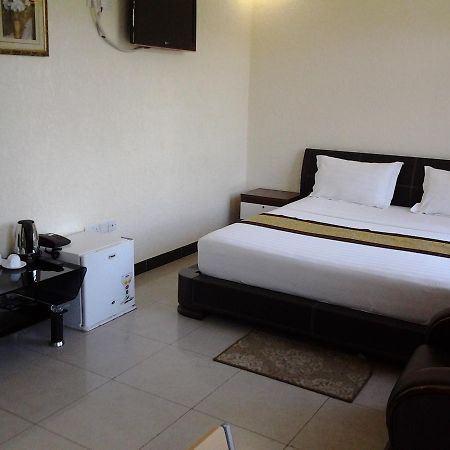Best Point Hotel Dar es Salaam Quarto foto